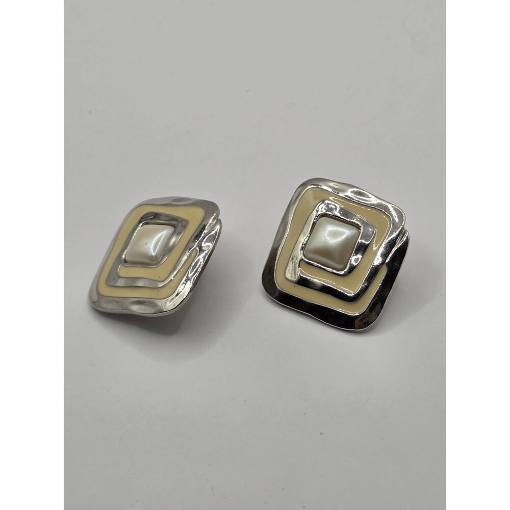 Cream & Gold Color Enamel Faux Pearl Square VTG Goemetric Swirl Clip-On Earrings